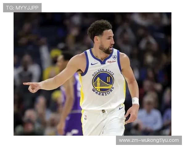 克莱·汤普森无球跑动制造空位，三分效率领跑后卫线