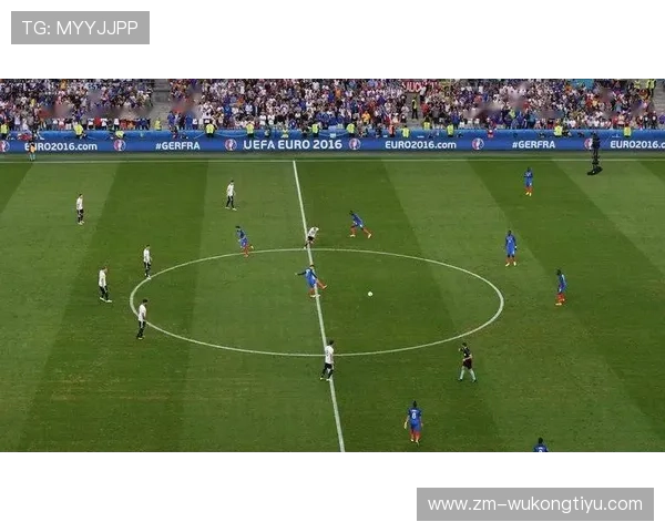 中圈开球规则：球何时算开动、对方位置与越位判定